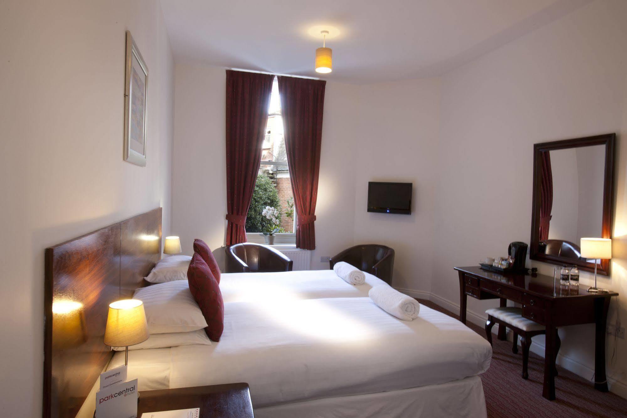 Park Central Hotel Борнмът Екстериор снимка