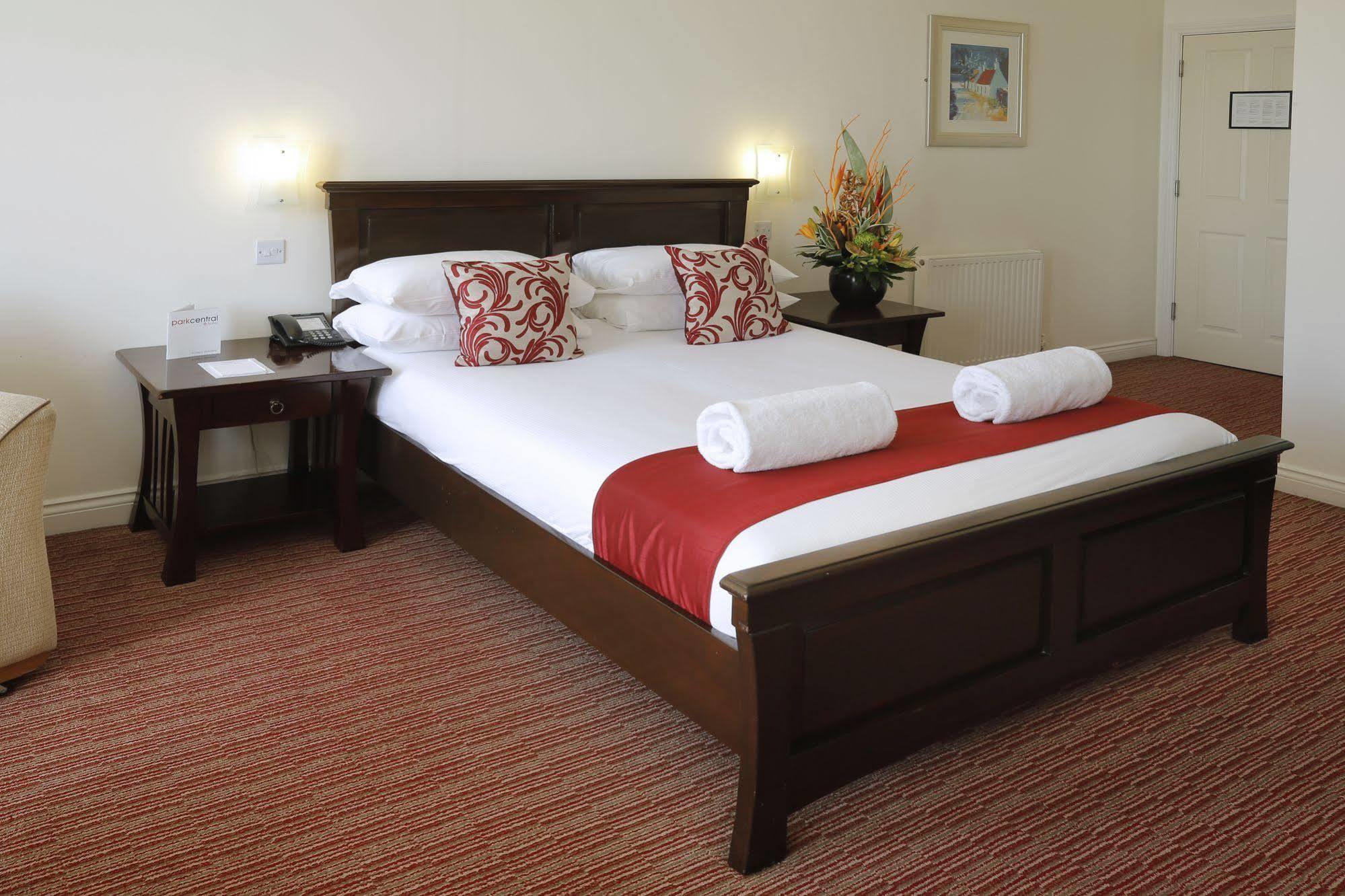Park Central Hotel Борнмът Екстериор снимка